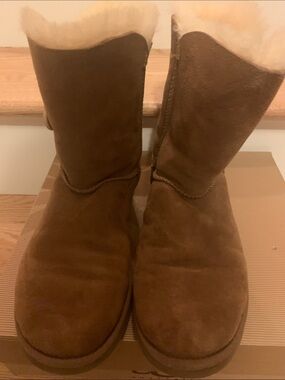 UGG Bailey Bailey Suede Winter Boots in Chestnut with Shearling Trim